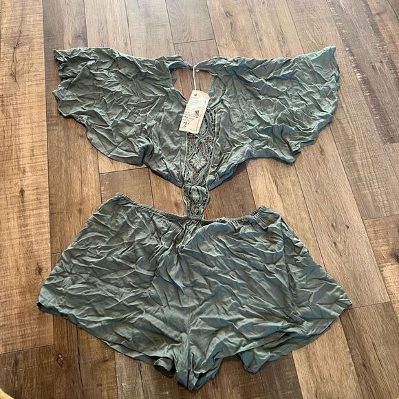 Free People Flowy Sage Green
Romper size M - Picture 1 of 7
